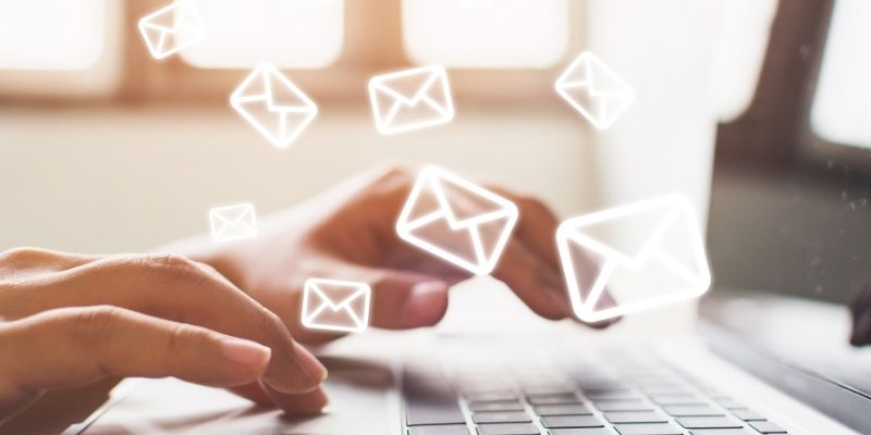 Email là phương thức cho phép người chơi cung cấp tệp đính kèm